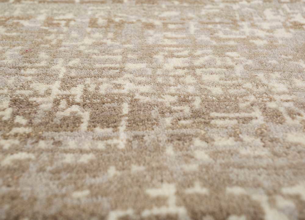 uvenuti ivory wool hand knotted Rug - CloseUp