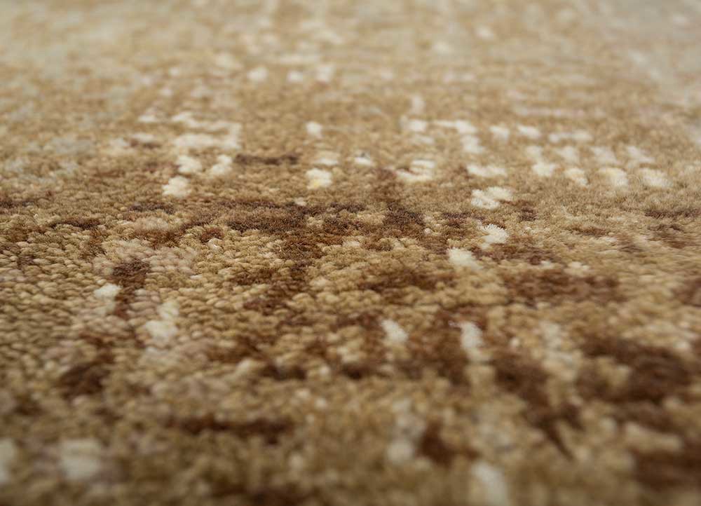 uvenuti beige and brown wool hand knotted Rug - CloseUp