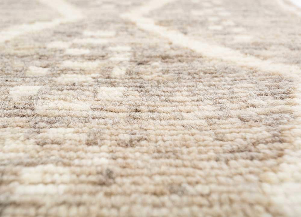 manifest beige and brown wool hand knotted Rug - CloseUp