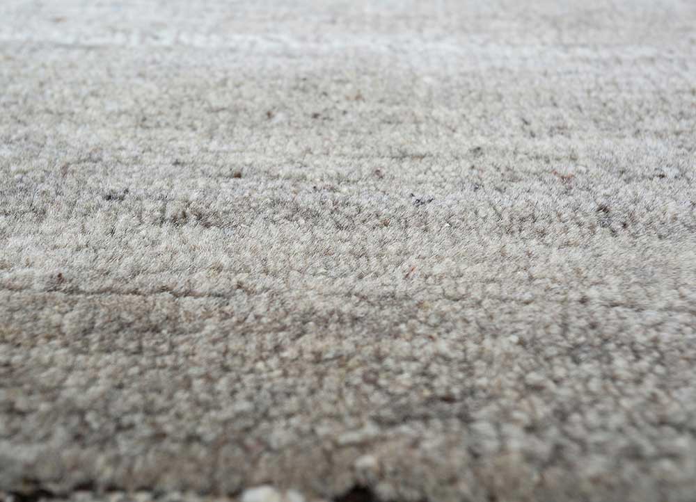 manifest grey and black wool hand knotted Rug - CloseUp