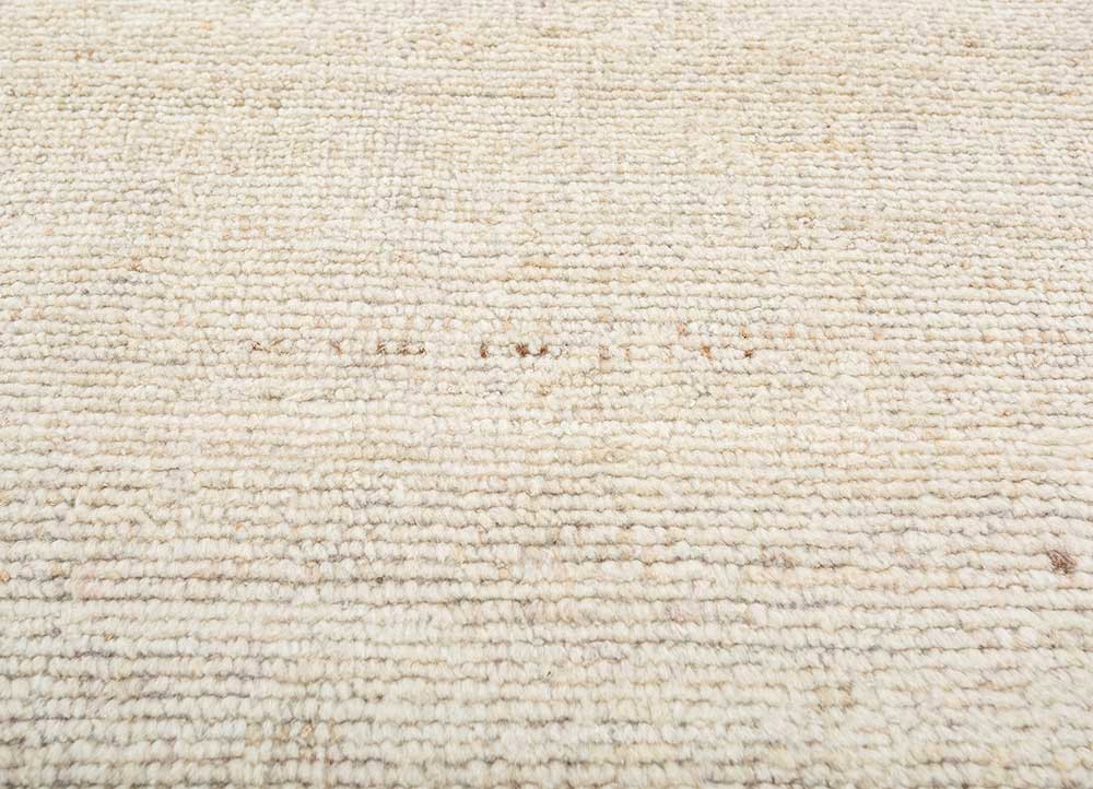 manifest ivory wool hand knotted Rug - CloseUp