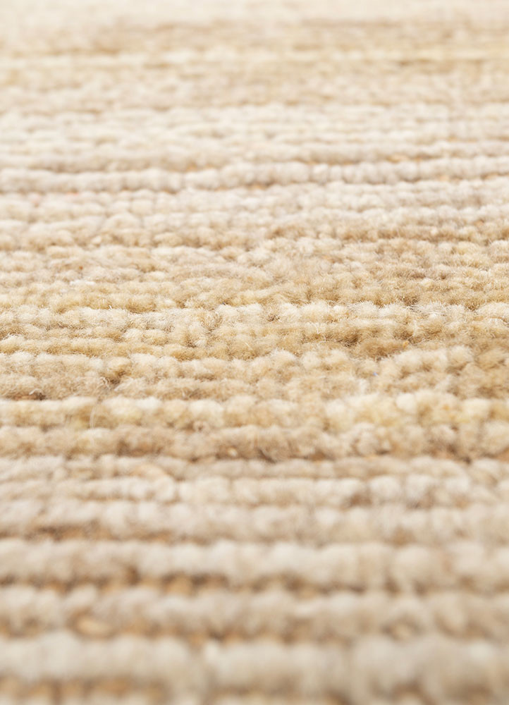 manifest ivory wool hand knotted Rug - CloseUp