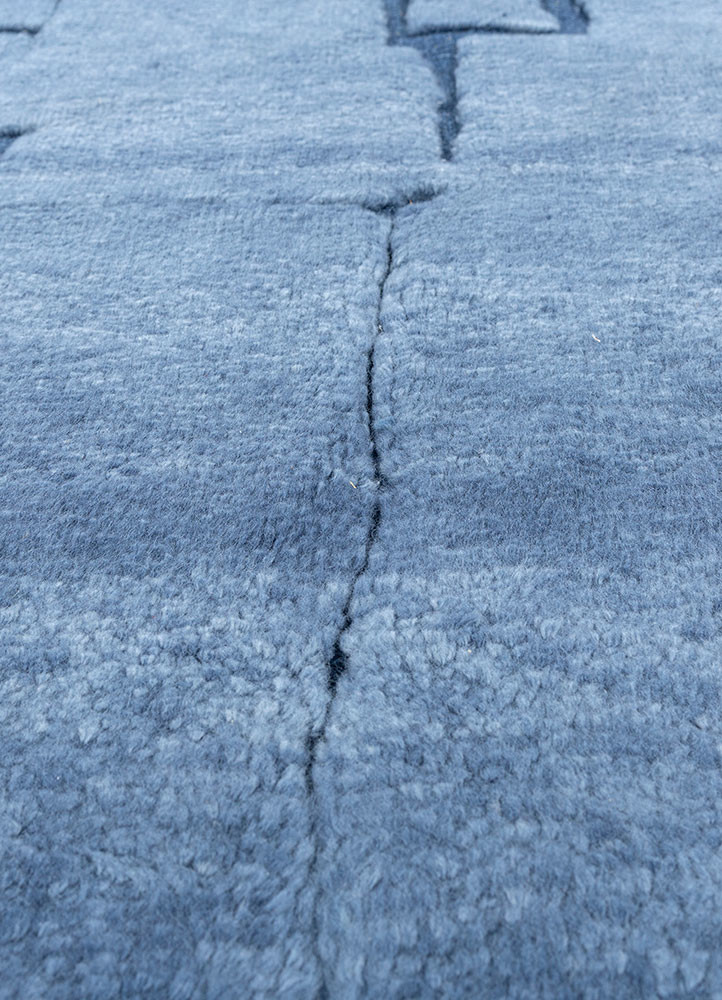 zuri blue wool hand knotted Rug - CloseUp