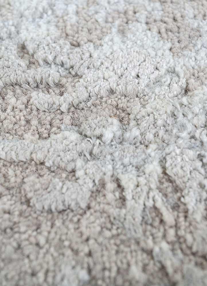 uvenuti grey and black wool hand knotted Rug - CloseUp