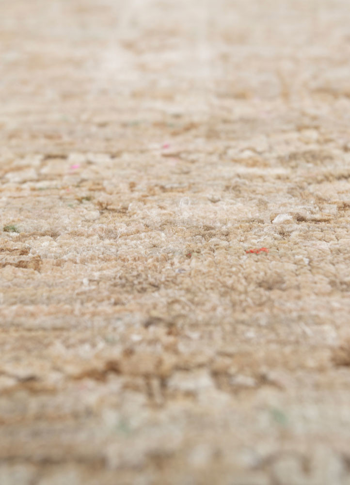 far east ivory wool and silk hand knotted Rug - CloseUp