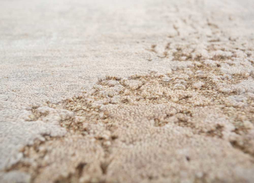 uvenuti ivory wool and silk hand knotted Rug - CloseUp