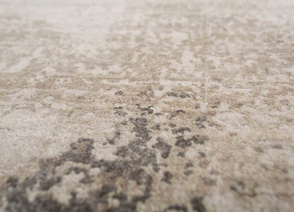 uvenuti ivory wool and silk hand knotted Rug - CloseUp