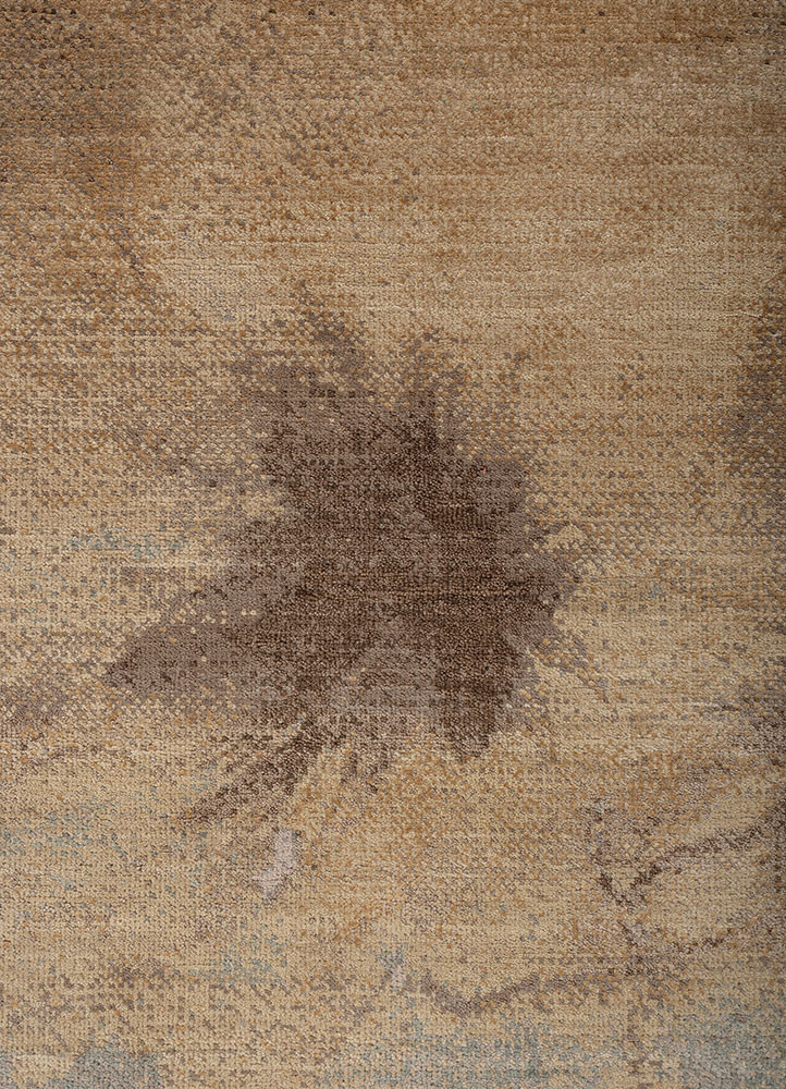 aprezo ivory wool and silk hand knotted Rug - CloseUp