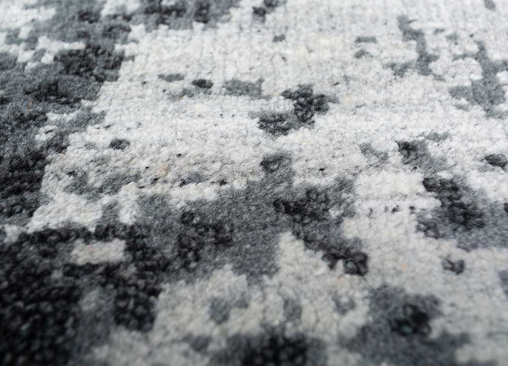 uvenuti ivory wool and viscose hand knotted Rug - CloseUp uvenuti ivory wool and viscose hand knotted Rug - CloseUp