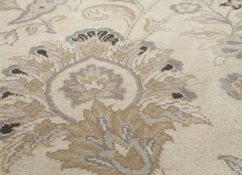 gulmarg ivory silk hand knotted Rug - CloseUp