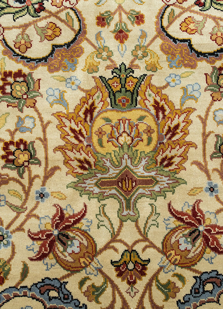 gulmarg ivory silk hand knotted Rug - CloseUp