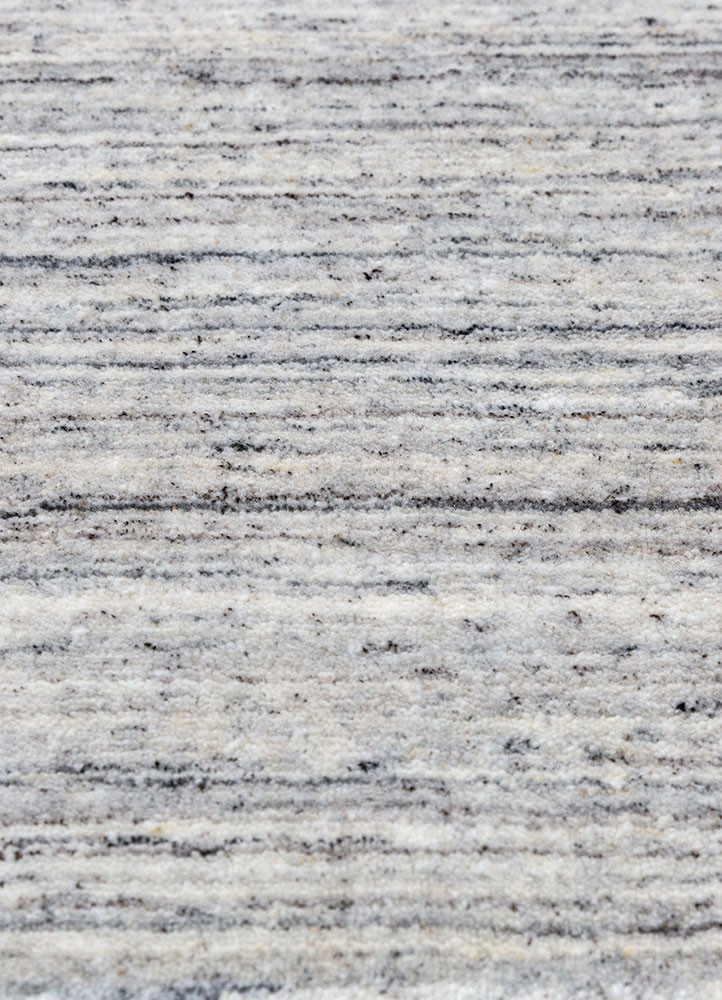 saga ivory wool hand loom Rug - CloseUp