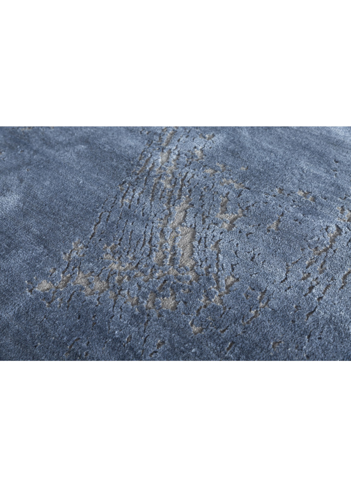 free verse by kavi grey and black wool and silk hand knotted Rug - CloseUp free verse by kavi grey and black wool and silk hand knotted Rug - CloseUp