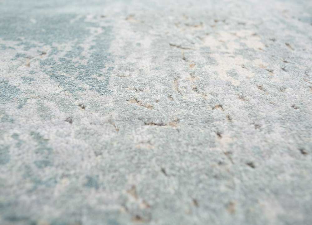 unfold by kavi ivory wool and silk hand knotted Rug - CloseUp