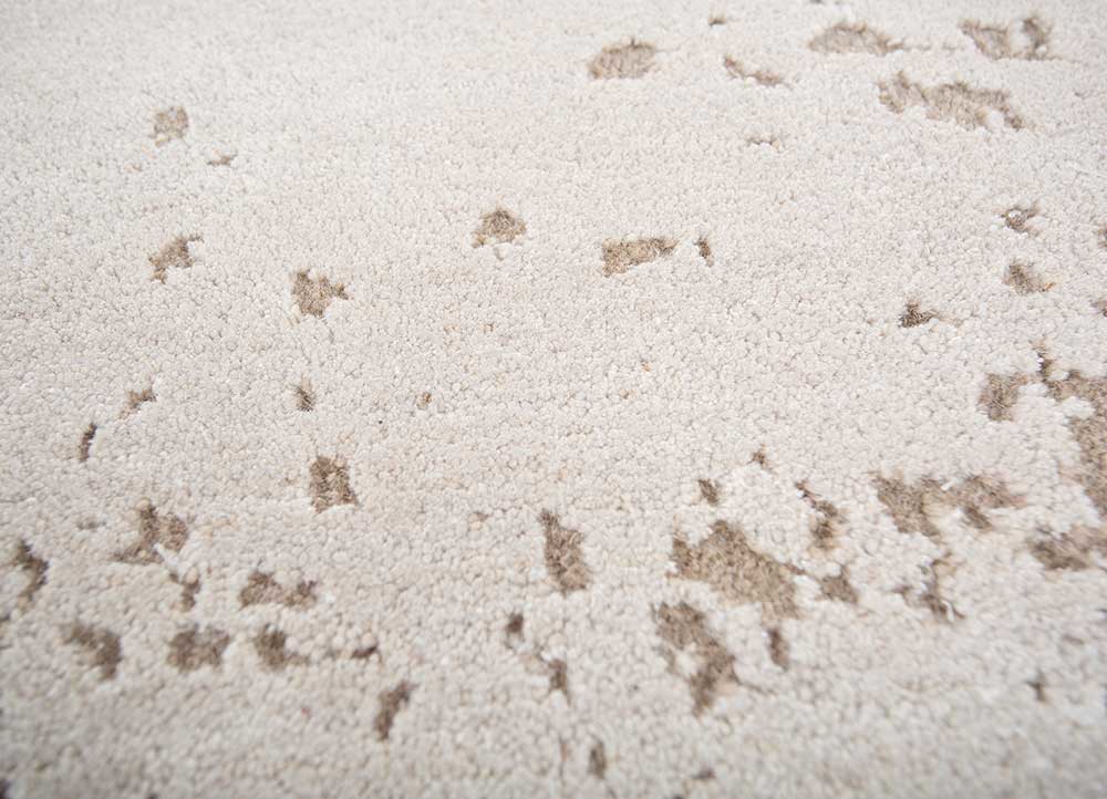 unfold by kavi ivory wool and bamboo silk hand knotted Rug - CloseUp