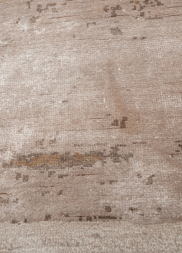 unfold by kavi ivory wool and bamboo silk hand knotted Rug - CloseUp