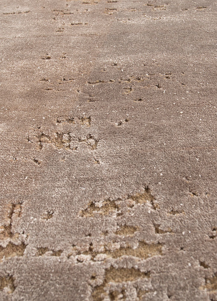 unfold by kavi ivory wool and bamboo silk hand knotted Rug - CloseUp