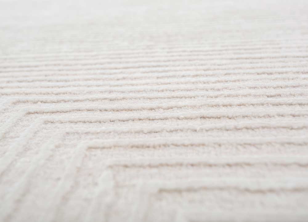 unfold by kavi ivory wool and bamboo silk hand knotted Rug - CloseUp