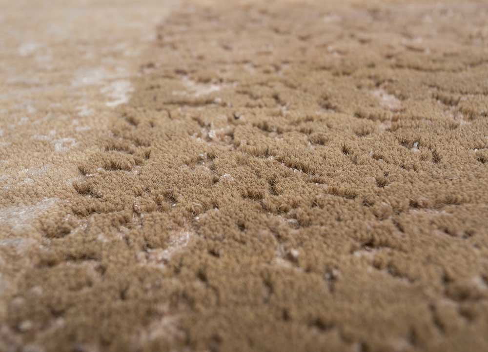 unfold by kavi ivory wool and bamboo silk hand knotted Rug - CloseUp