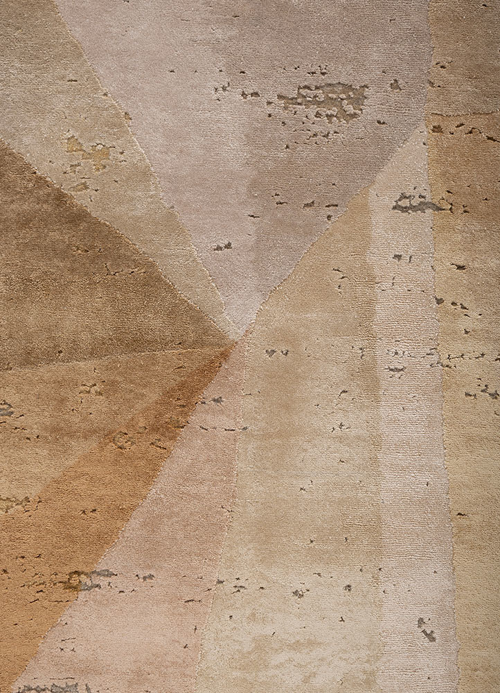 unfold by kavi gold wool and bamboo silk hand knotted Rug - CloseUp