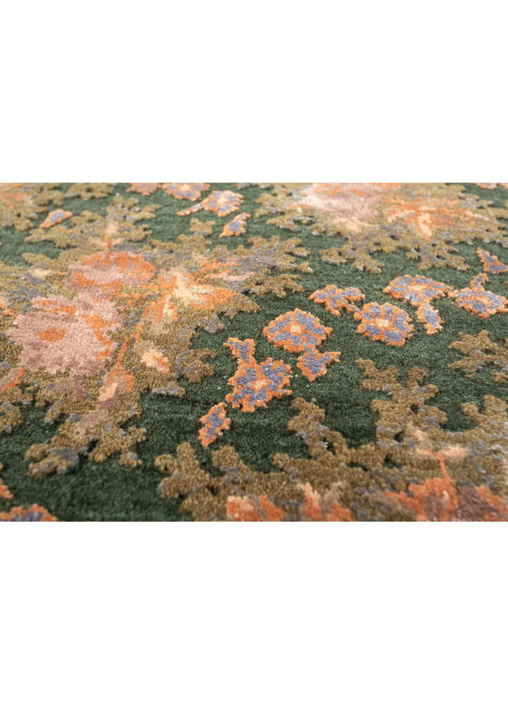 gilded age green wool and bamboo silk hand knotted Rug - CloseUp