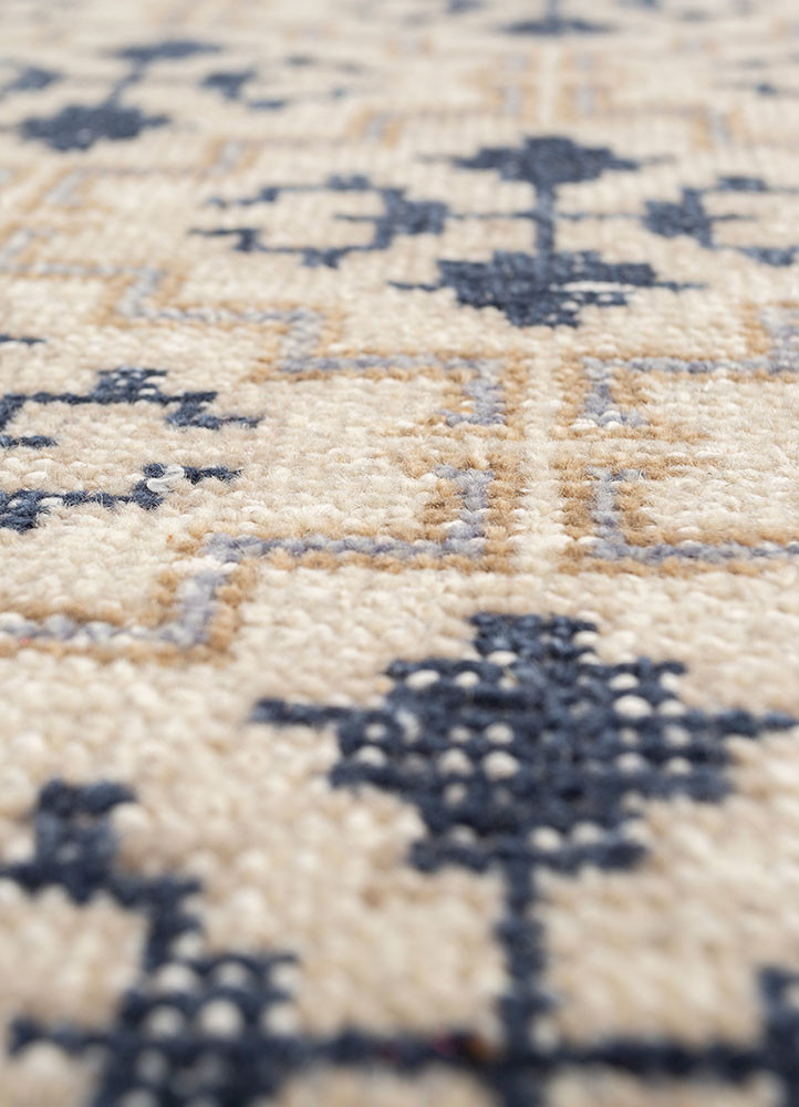 erbe ivory wool hand knotted Rug - CloseUp