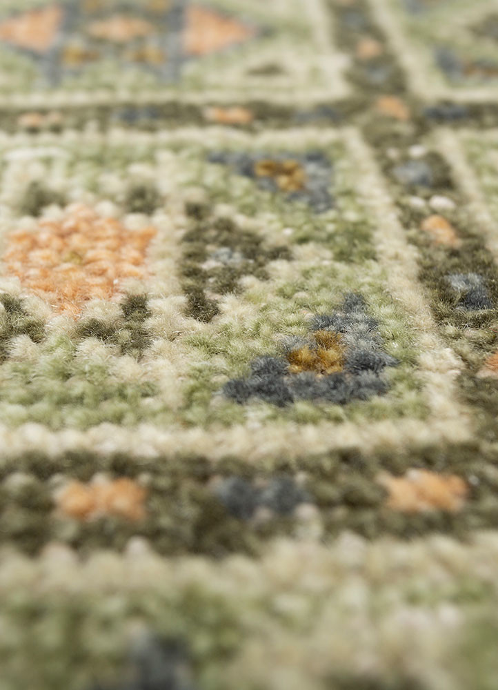erbe green wool hand knotted Rug - CloseUp erbe green wool hand knotted Rug - CloseUp