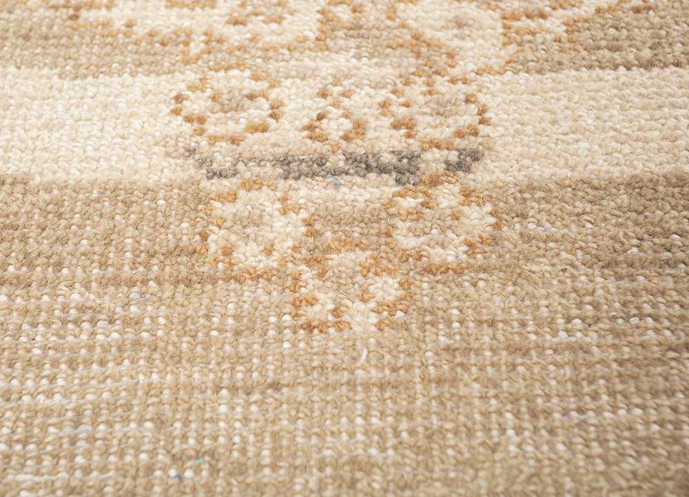 thyme gold wool hand knotted Rug - CloseUp