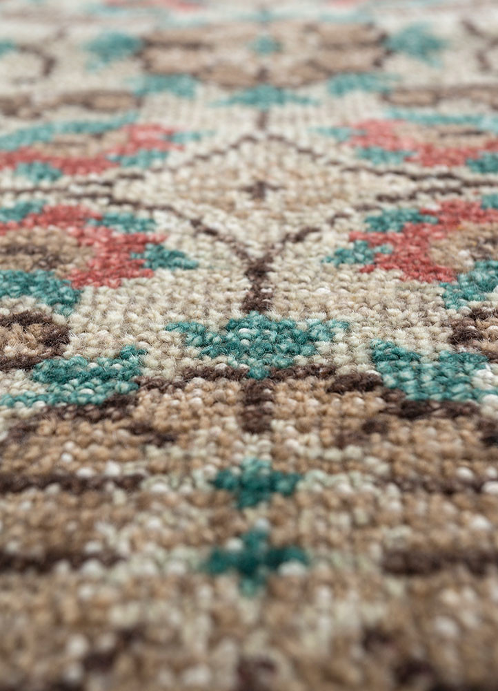 erbe beige and brown wool hand knotted Rug - CloseUp