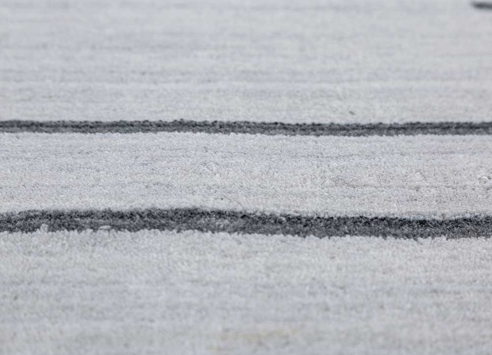 contour grey and black pet hand loom Rug - CloseUp