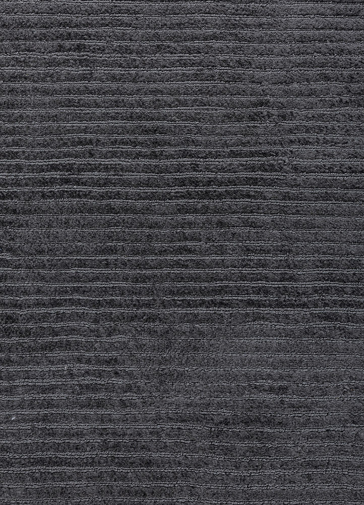 aprezo grey and black viscose hand loom Rug - CloseUp
