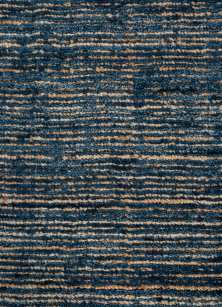 contour blue wool hand loom Rug - CloseUp