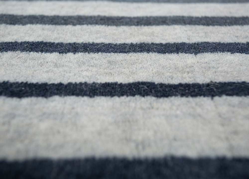 saga blue wool hand loom Rug - CloseUp
