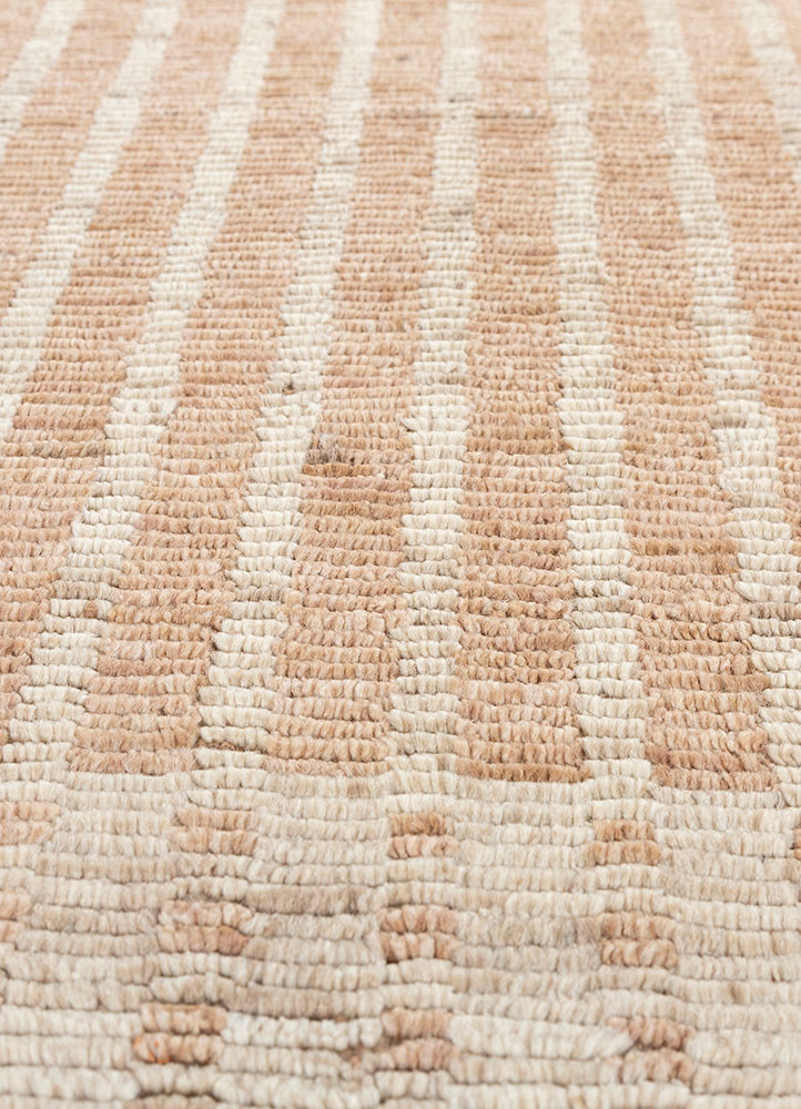 saga beige and brown wool hand loom Rug - CloseUp saga beige and brown wool hand loom Rug - CloseUp