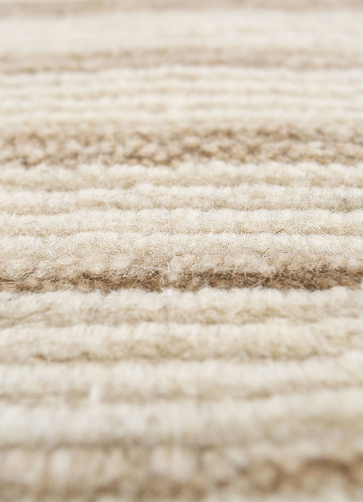 saga ivory wool hand loom Rug - CloseUp