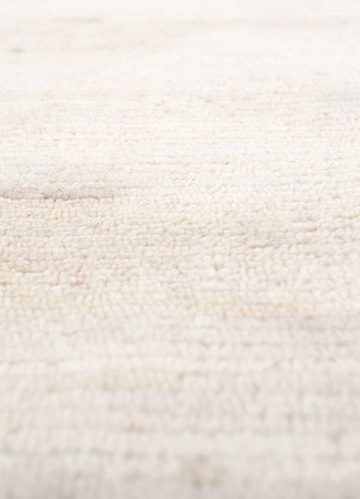 saga ivory wool hand loom Rug - CloseUp