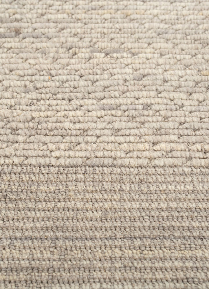 aprezo grey and black wool hand loom Rug - CloseUp aprezo grey and black wool hand loom Rug - CloseUp