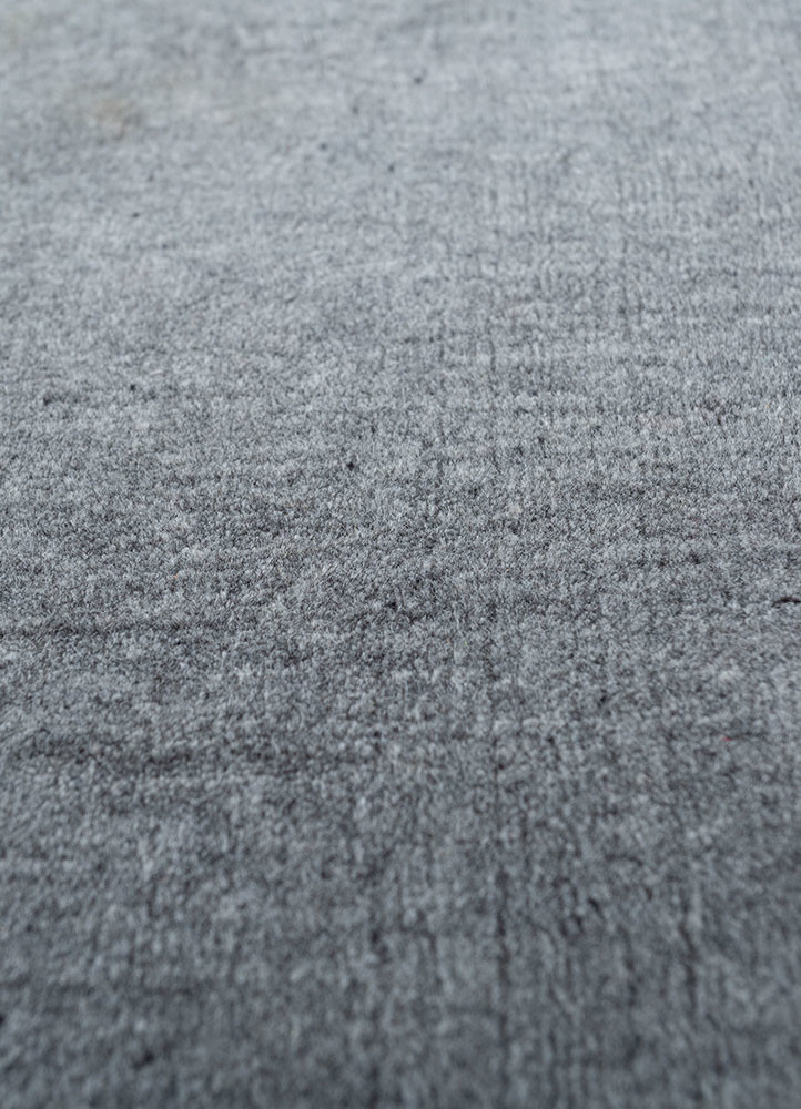 jean grey and black wool hand loom Rug - CloseUp