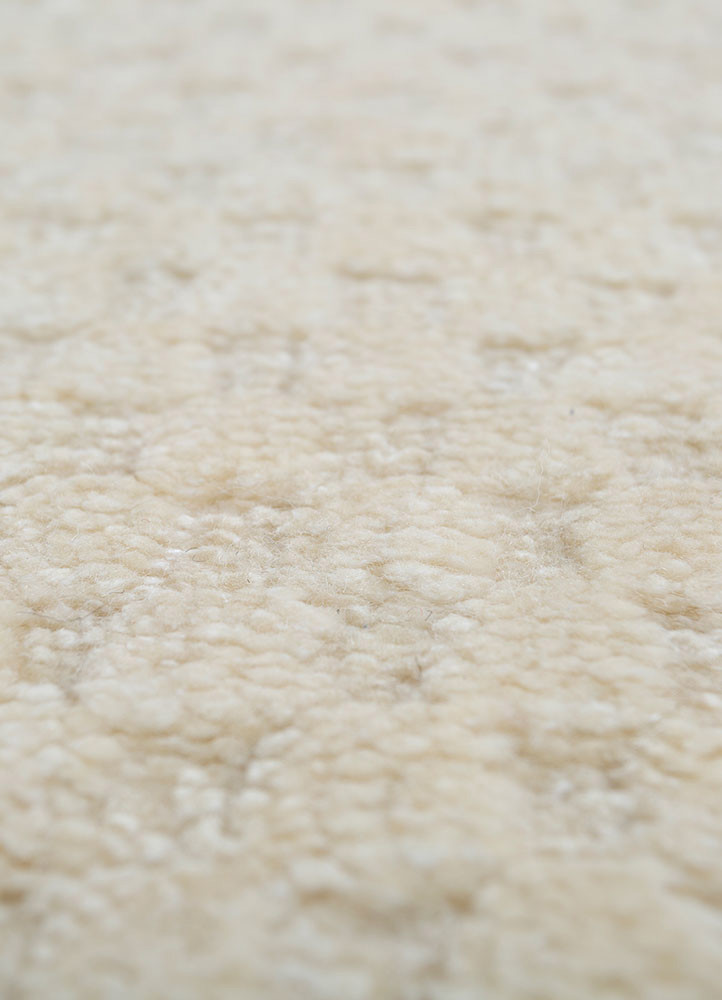 saga ivory wool hand loom Rug - CloseUp