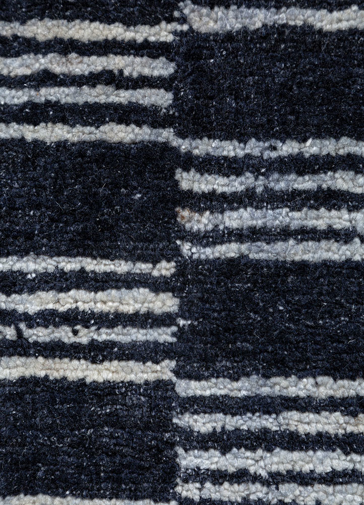 aprezo blue wool hand loom Rug - CloseUp aprezo blue wool hand loom Rug - CloseUp