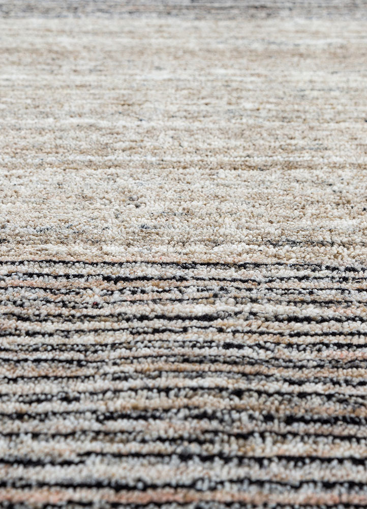 saga grey and black wool and viscose hand loom Rug - CloseUp