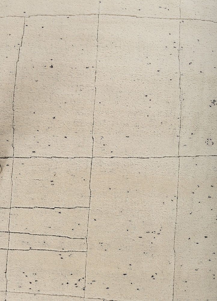 zuri ivory wool hand knotted Rug - CloseUp