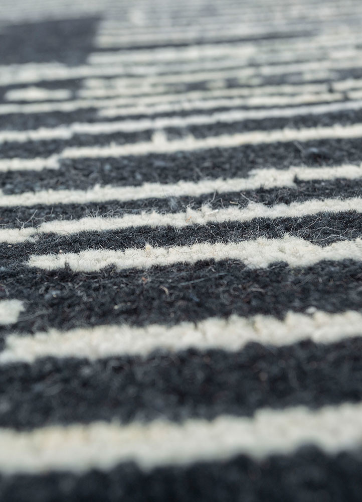zuri grey and black wool hand knotted Rug - CloseUp zuri grey and black wool hand knotted Rug - CloseUp