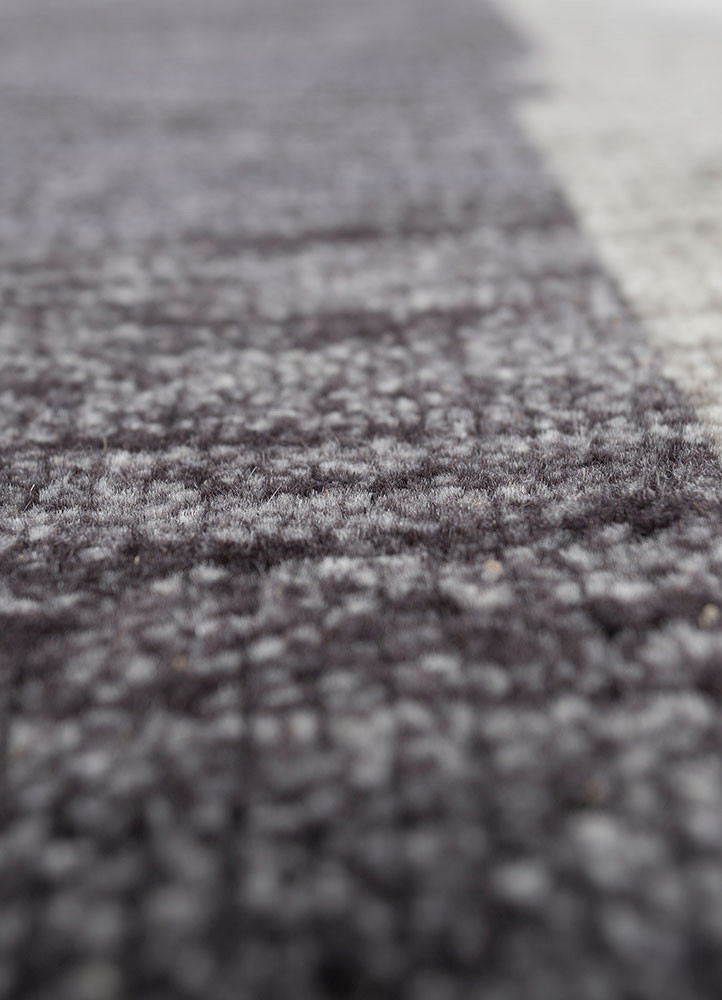 zuri grey and black wool hand knotted Rug - CloseUp