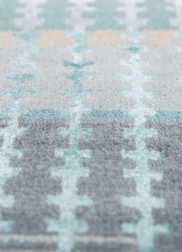 manchaha grey and black wool and bamboo silk hand knotted Rug - CloseUp