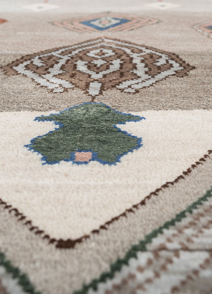 manchaha grey and black wool and bamboo silk hand knotted Rug - CloseUp