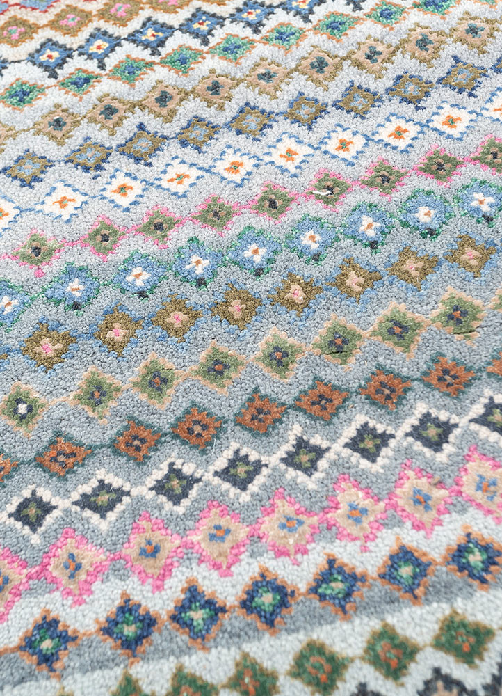 manchaha blue wool and bamboo silk hand knotted Rug - CloseUp