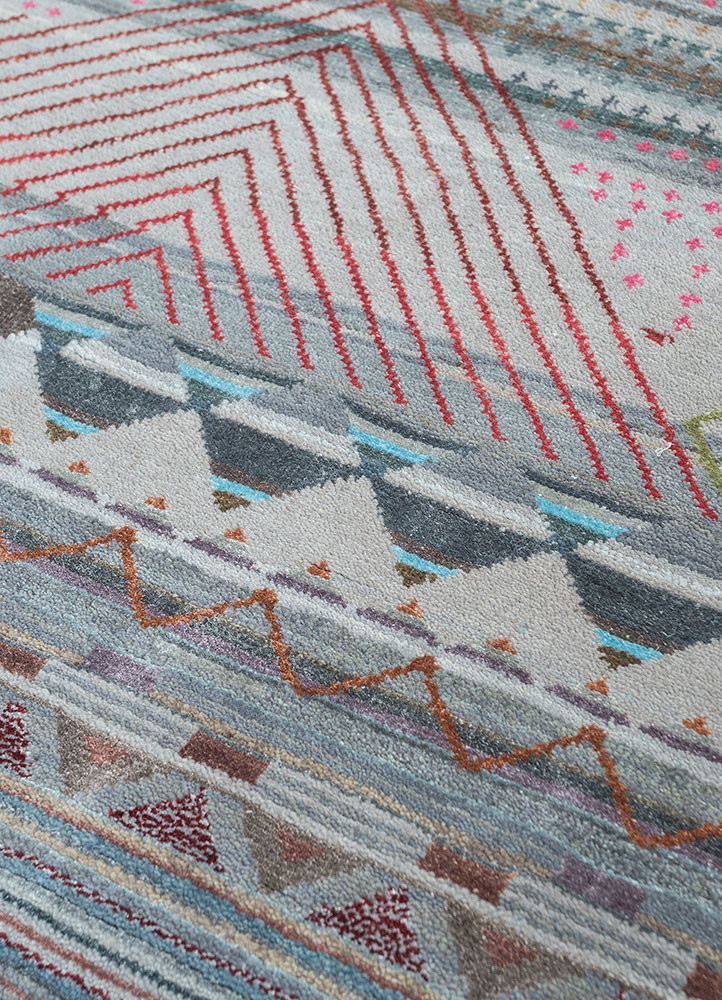 freedom manchaha grey and black wool and bamboo silk hand knotted Rug - CloseUp