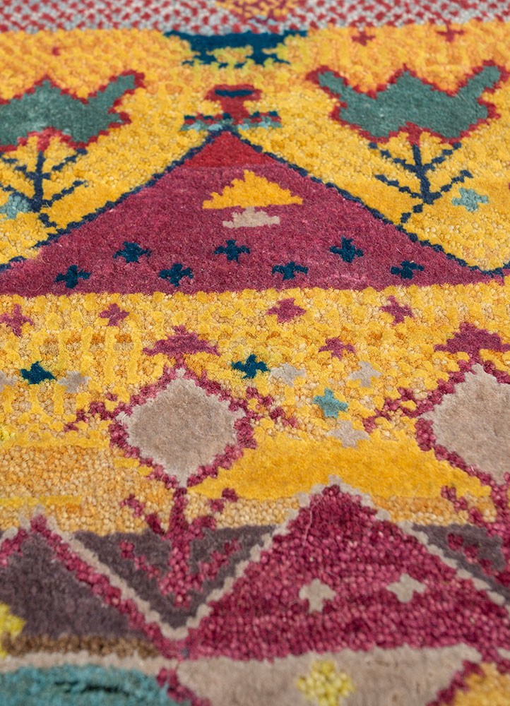freedom manchaha gold wool and bamboo silk hand knotted Rug - CloseUp