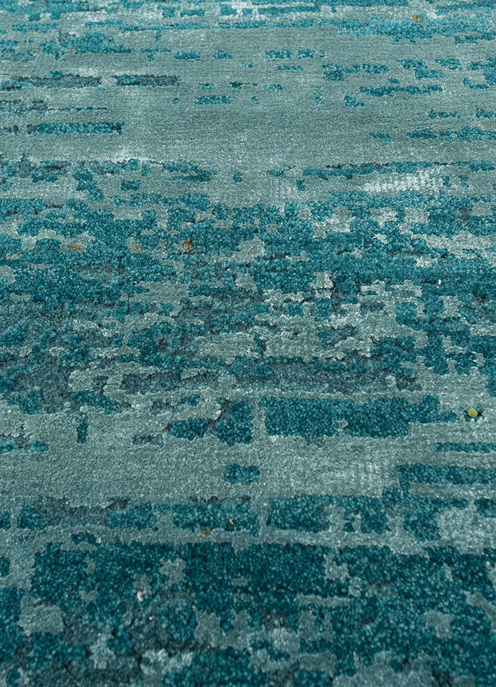 uvenuti blue wool and bamboo silk hand knotted Rug - CloseUp uvenuti blue wool and bamboo silk hand knotted Rug - CloseUp